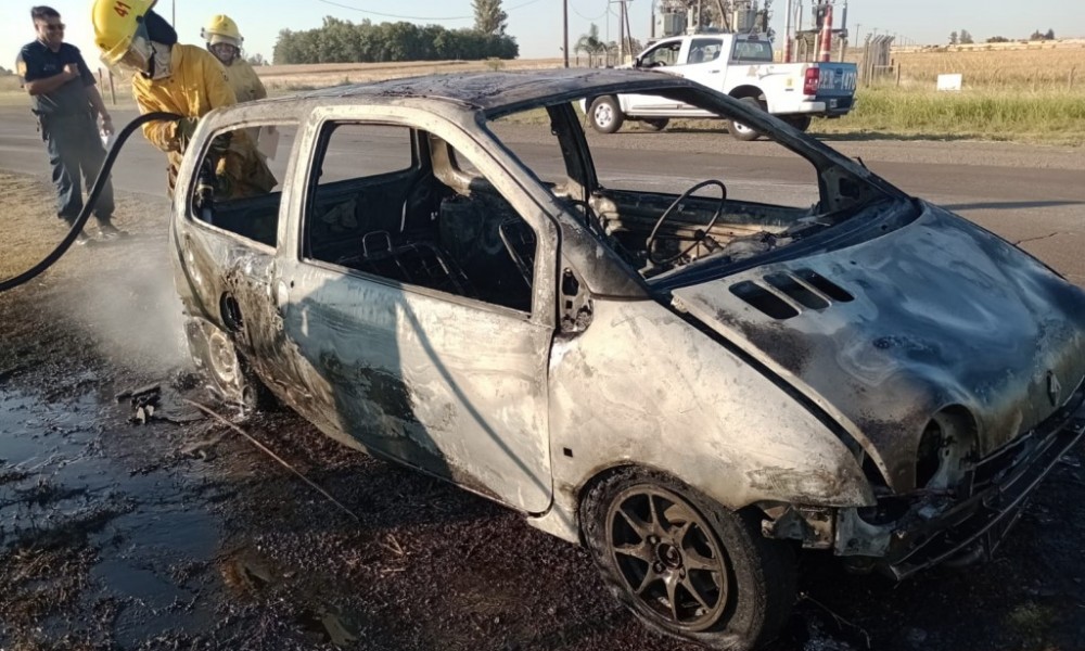 Intensa actividad de Bomberos por incendios de campos y veh&iacute;culos