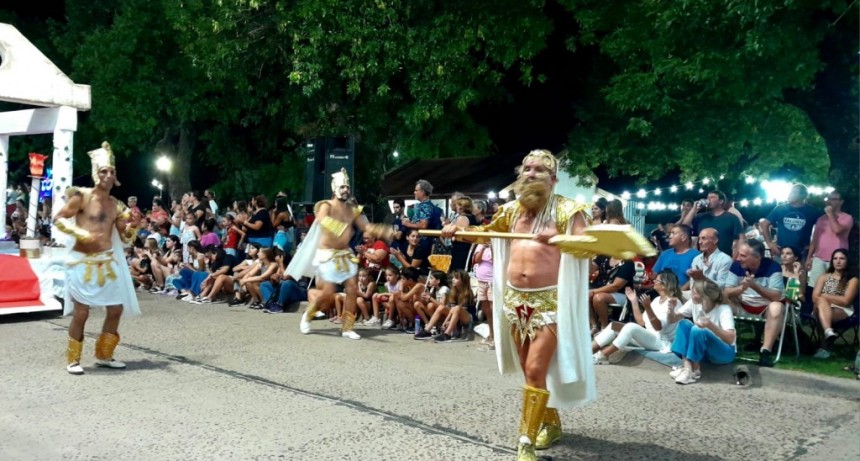 Primera Gran Noche de los Corsos Populares de Urdinarrain 