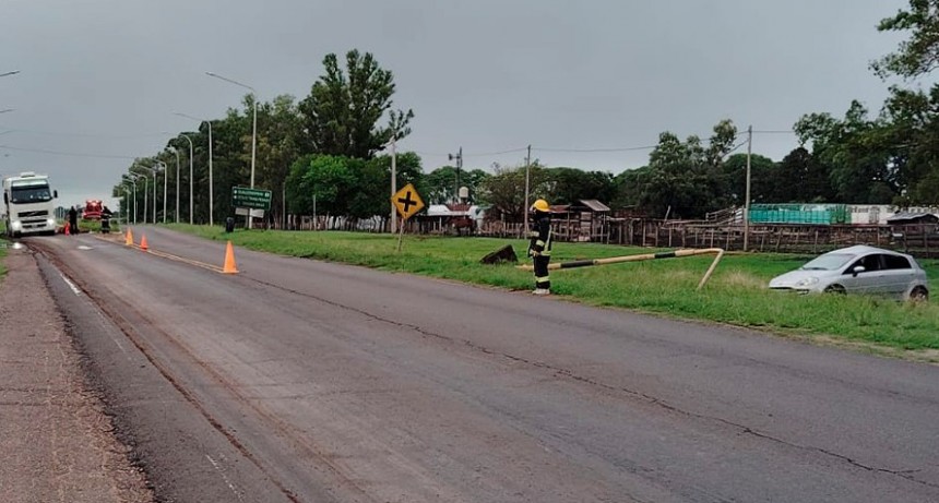 Choque en Ruta 20, acceso Basavilbaso, por evitar un animal vacuno