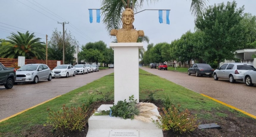 Inauguran un nuevo monumento al General San Martín