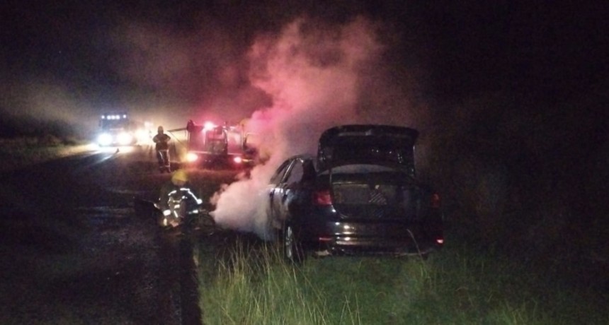 Se incendi&oacute; un veh&iacute;culo de Urdinarrain en Ruta 20 zona San Marcial de Urquiza