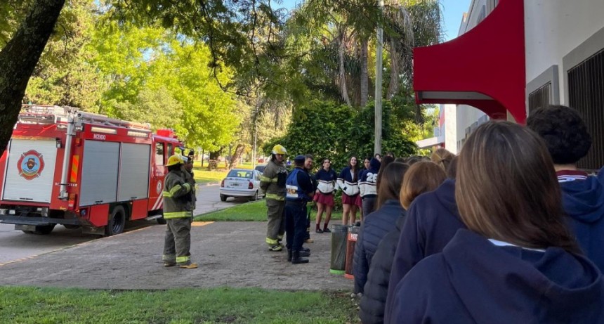 Simulacro de evacuaci&oacute;n en el Instituto Nuestra Se&ntilde;ora de Luj&aacute;n