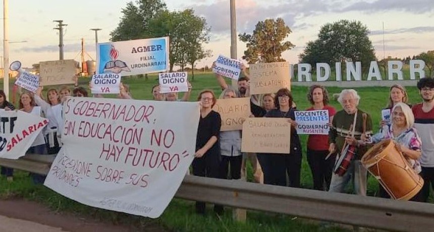 Docentes se manifestaron en el acceso a Urdinarrain en defensa de la educaci&oacute;n p&uacute;blica