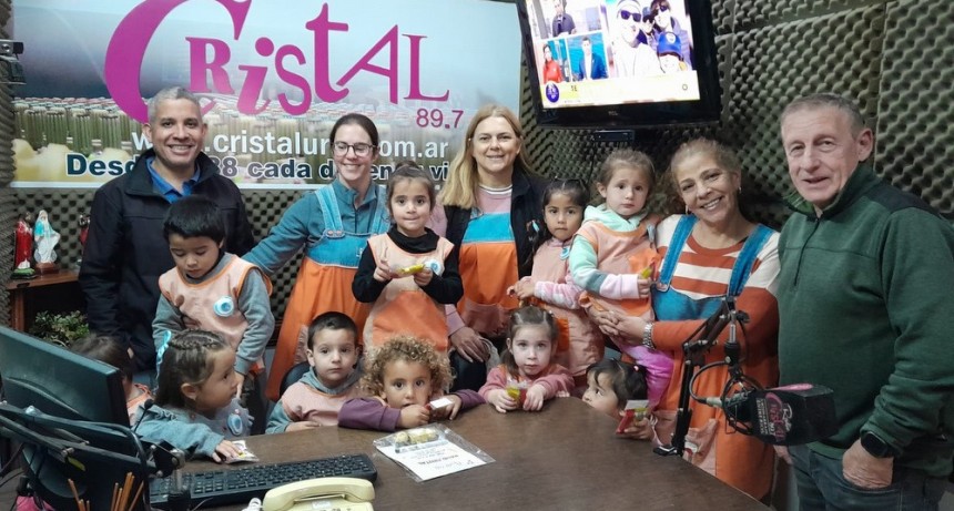 NIÑOS DEL JARDIN SEMILLITAS VISITARON RADIO CRISTAL