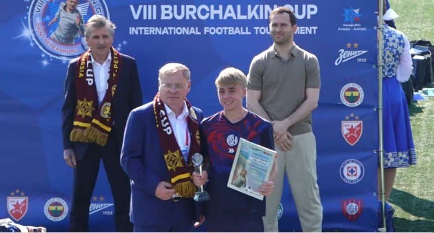 DE URDINARRAIN A RUSIA: AUGUSTO NEUWIRT CHARADIA FUE ELEGIDO MEJOR ARQUERO DEL TORNEO