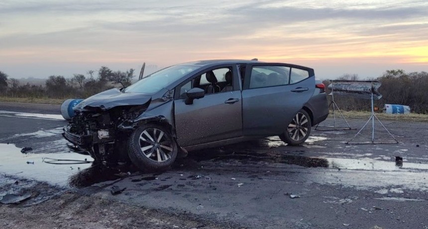 Accidente en Ruta Prov 20, se llevaron puesto tambores de señalización