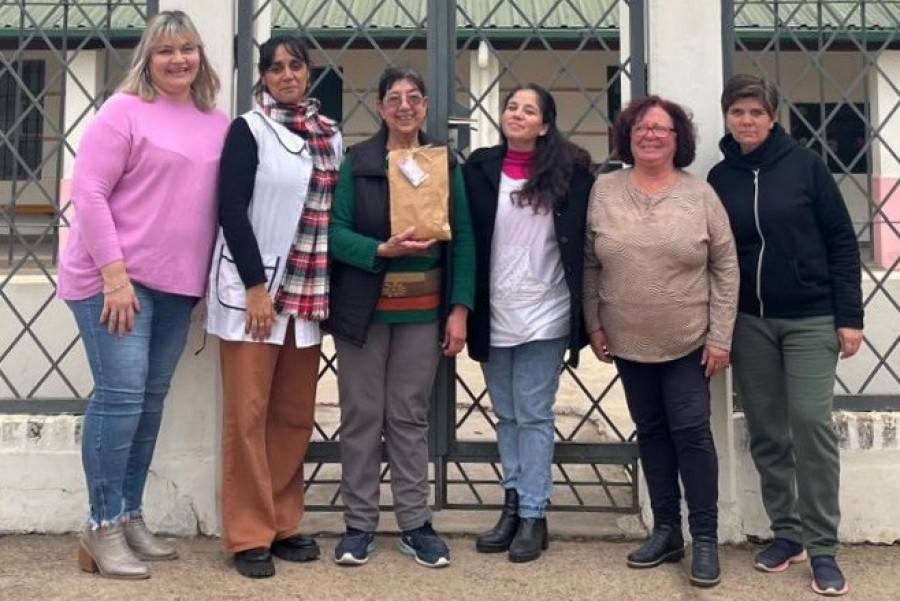 La Coop de Escuela 26 entregó medio millón de pesos a las favorecidas con el Bono Contribución