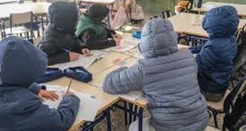 POR LA OLA DE FRIO POLAR LAS ESCUELAS REDUCEN EL HORARIO DE CLASES