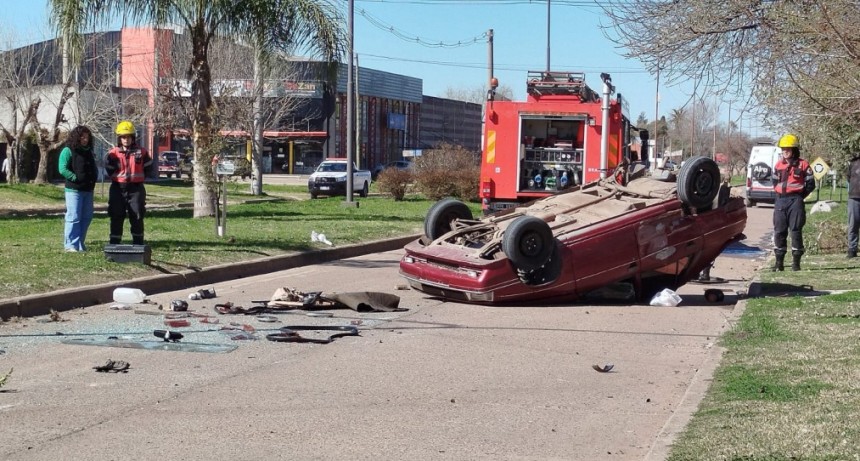Violento Choque y posterior vuelco en Urdinarrain