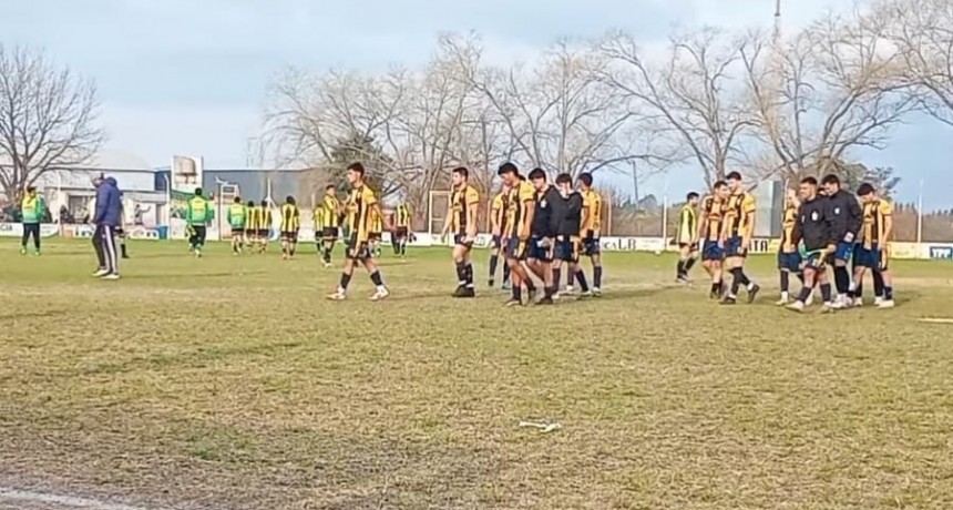 Ganó Juventud Urdinarrain y es el único que se acerca al lider Central Larroque