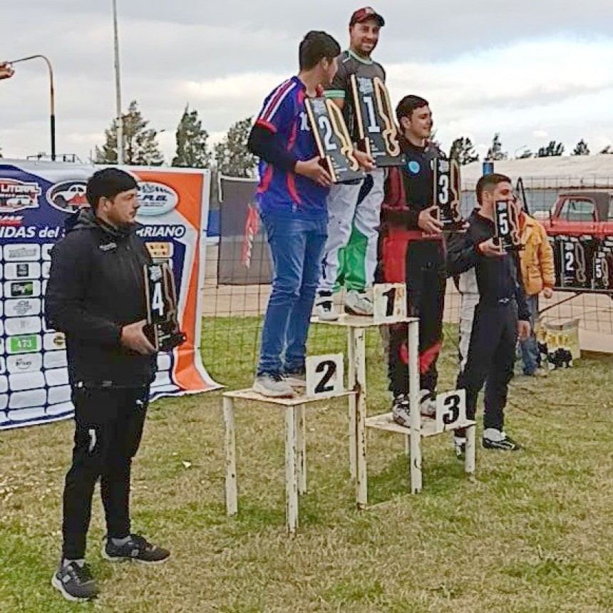 AUTOMOVILISMO: Adrian Waisten y Andres Kohlmann en lo mas alto del podio - Vuelta accidentada para Ayrton Mogni