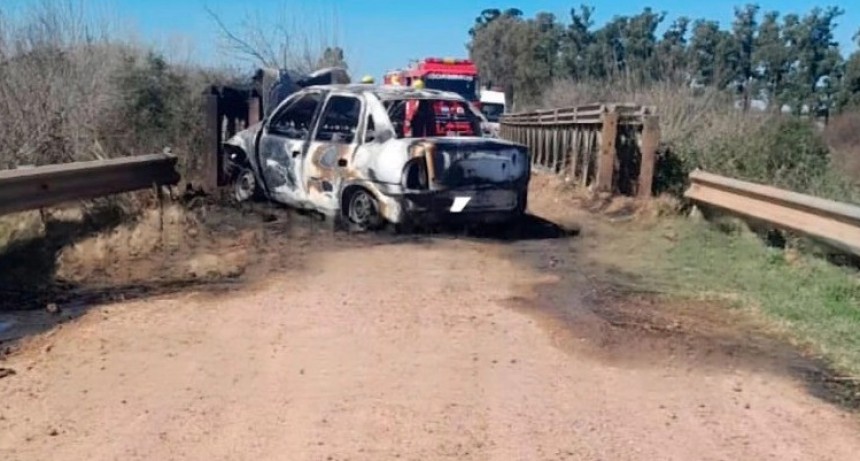 Un hombre de Larroque falleció calcinado luego de chocar contra un puente zona Palavecino