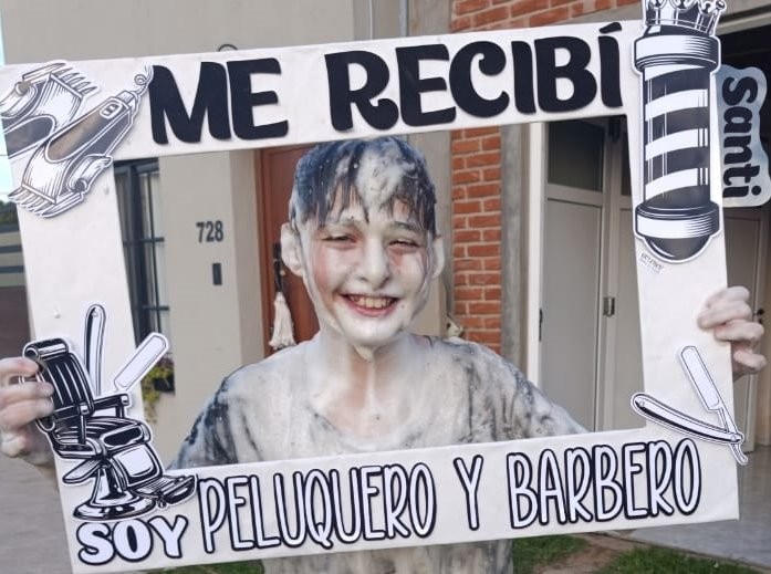 Con solo 12 años se recibió de PELUQUERO