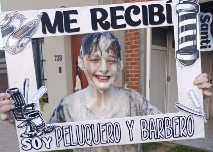 Con solo 12 años se recibió de PELUQUERO
