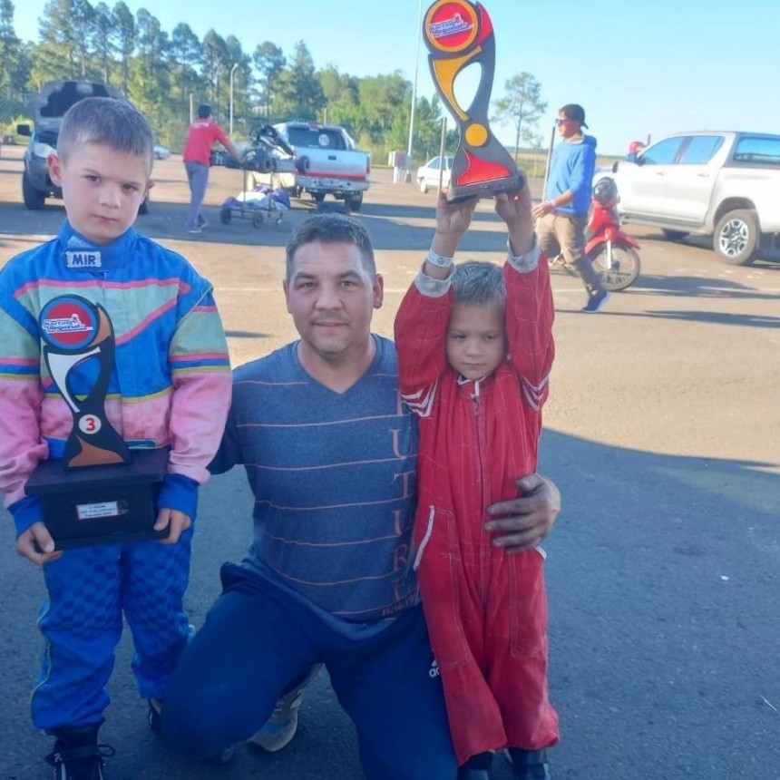 AUTOMOVILISMO EN C.DEL URUGUAY - GASTON DUBOIS CAMPEON CLASE 2- CEE.