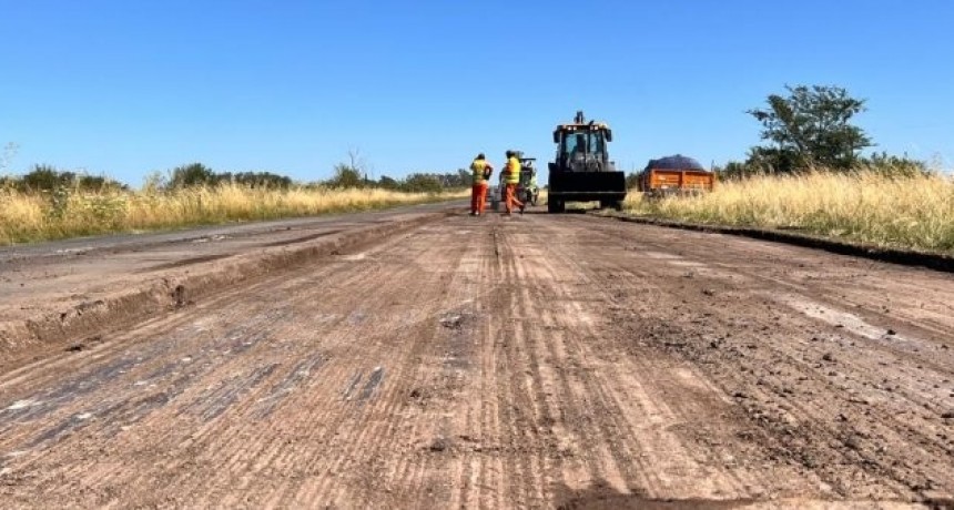 El Gobernador de Entre Rios, llevó a cabo un acto por el inicio de la obra Bacheo de la Ruta 20